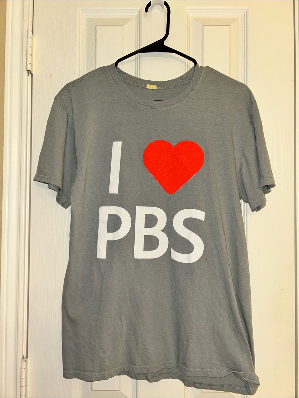 NWOT I heart PBS T-shirt in Grey Mens  Size Medium